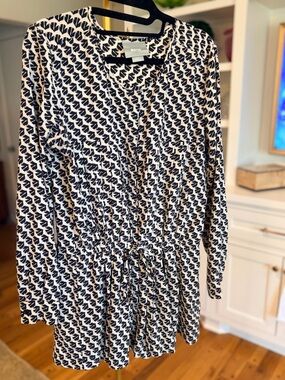 Maeve Navy and Cream Abstract Geese Bird-Print Top with Cinch Waist & Pleats SM